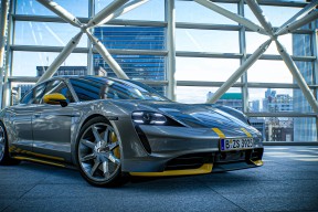 爱游戏体育网页版-“高新体育中心篮球赛：全场沸腾，精彩绝伦”