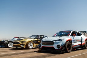 爱游戏全站-世界杯中国女足迎战 战术部署展现变化，中国女足世界杯亚军视频