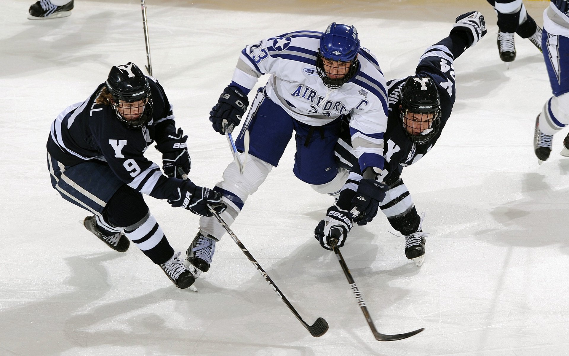俱乐部与学校合作共建训练基地推动青训落地，俱乐部和学校合作能收费吗